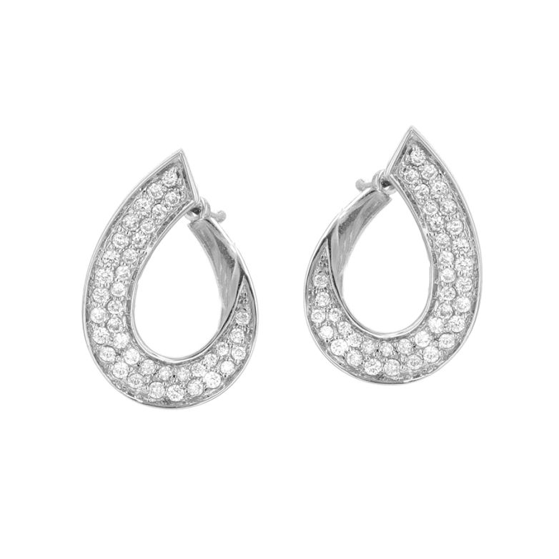 Acheter Boucles d'oreilles diamants 0.50 carat or blanc 3.38g Comme neuf - 1350,00 € Boucles d'oreilles diamants 0.50 carat or blanc 3.38g Comme neuf - reconditionné disponible sur Gemme Les Bijoux